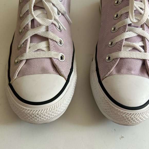 Chuck Taylor Converse - Picture 2 of 4